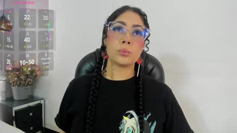 A N T O N E L L E  online show from November 12, 11:32 am