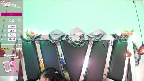 A N T O N E L L E  online show from December 16, 11:15 am