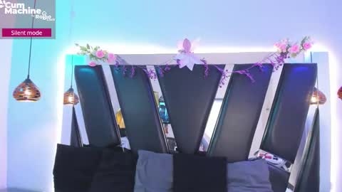 A N T O N E L L E  online show from January 8, 11:23 am