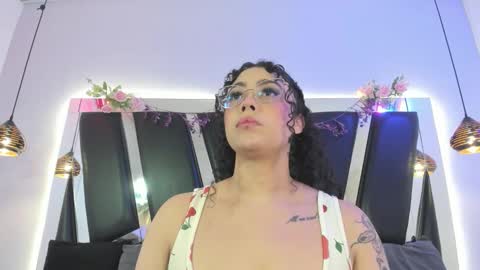 A N T O N E L L E  online show from January 13, 11:37 am