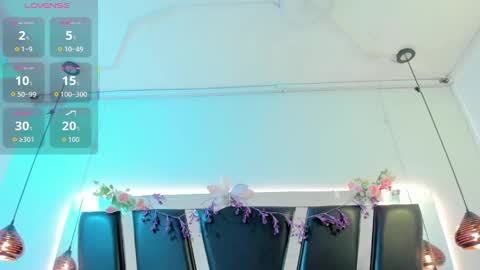 A N T O N E L L E  online show from April 11, 11:36 am