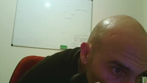 Snapshot of antonio3182b chatting on July 19, 1:42 am antonio3182b online show from July 19, 1:42 am