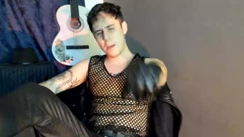 Snapshot of antonnello_ chatting on November 19, 12:43 am antonnello_ online show from November 19, 12:43 am