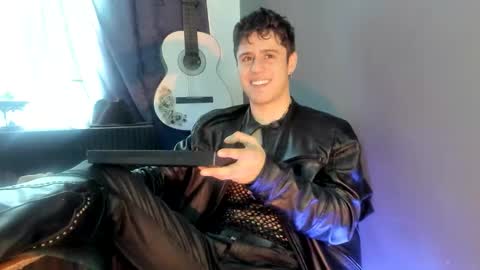 Snapshot of antonnello_ chatting on November 28, 4:09 pm antonnello_ online show from November 28, 4:09 pm