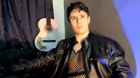 Snapshot of antonnello_ chatting on December 2, 7:36 am antonnello_ online show from December 2, 7:36 am