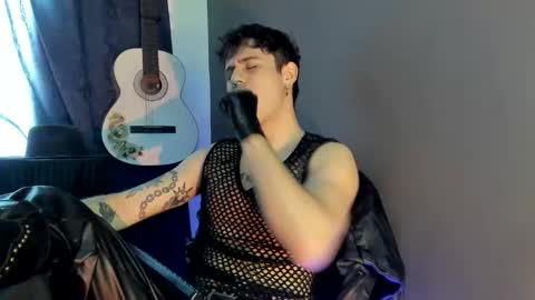 Snapshot of antonnello_ chatting on December 4, 4:27 pm antonnello_ online show from December 4, 4:27 pm