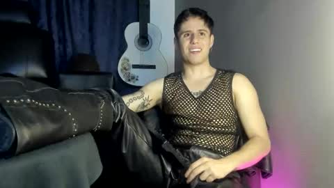 Snapshot of antonnello_ chatting on December 16, 2:38 am antonnello_ online show from December 16, 2:38 am