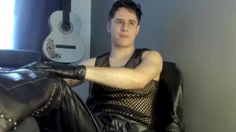 Snapshot of antonnello_ chatting on December 16, 3:39 pm antonnello_ online show from December 16, 3:39 pm