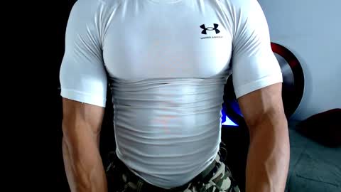 Instagram miguelangel1802  online show from February 1, 4:11 am