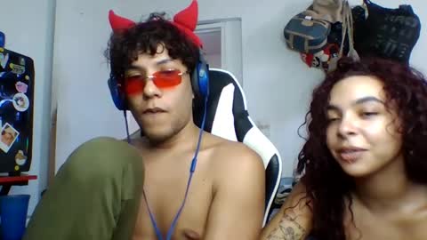 Snapshot of anuardhm chatting on November 6, 5:47 pm AnuarDHM online show from November 6, 5:47 pm