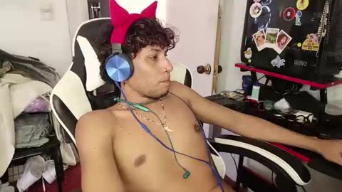 Snapshot of anuardhm chatting on November 9, 5:55 pm AnuarDHM online show from November 9, 5:55 pm