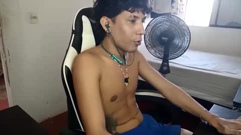 Snapshot of anuardhm chatting on November 21, 3:44 pm AnuarDHM online show from November 21, 3:44 pm