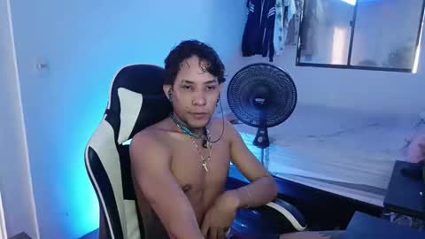 Snapshot of anuardhm chatting on November 26, 4:19 pm AnuarDHM online show from November 26, 4:19 pm