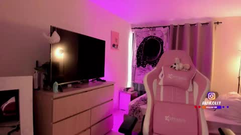 Snapshot of any_lol7 chatting on November 10, 6:18 pm Independent model online show from November 10, 6:18 pm