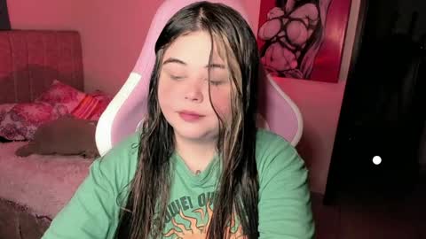   Independent model  online show from May 15, 1:01 am