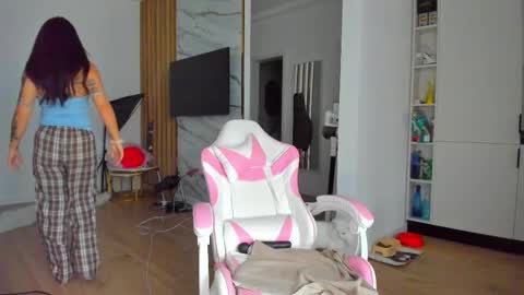 Anya online show from March 1, 6:26 am