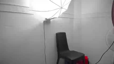 Snapshot of anya_burke chatting on November 19, 3:39 am anya_burke online show from November 19, 3:39 am