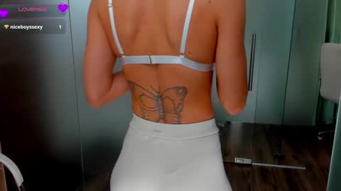 Snapshot of anyarayne chatting on December 19, 3:19 pm Anya online show from December 19, 3:19 pm