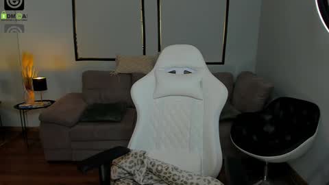 Snapshot of anyarayne chatting on December 4, 1:42 pm Anya online show from December 4, 1:42 pm