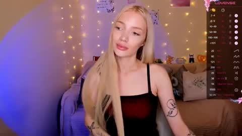 Snapshot of anyataylorr chatting on September 26, 2:26 am Anya online show from September 26, 2:26 am
