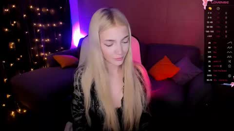 Snapshot of anyataylorr chatting on October 10, 2:43 am Anya online show from October 10, 2:43 am