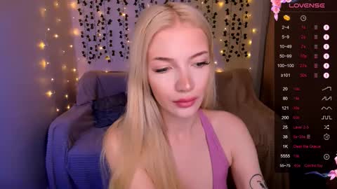 Snapshot of anyataylorr chatting on October 15, 9:09 am Anya online show from October 15, 9:09 am