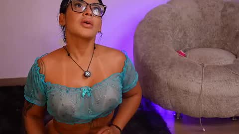 Dulce Maria online show from February 4, 3:23 am