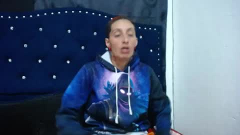 Snapshot of anyu_1306 chatting on December 2, 3:26 am anyu online show from December 2, 3:26 am