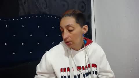 Snapshot of anyu_1306 chatting on December 6, 8:37 am anyu online show from December 6, 8:37 am