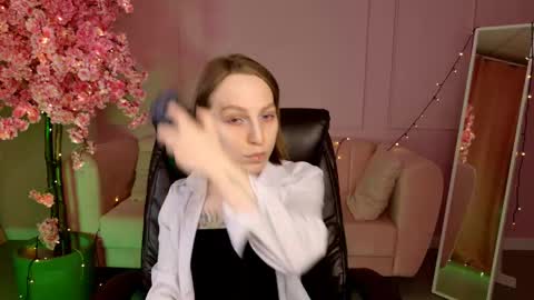 Snapshot of aphexqueen chatting on March 10, 9:10 am APHEX QUEEN online show from March 10, 9:10 am