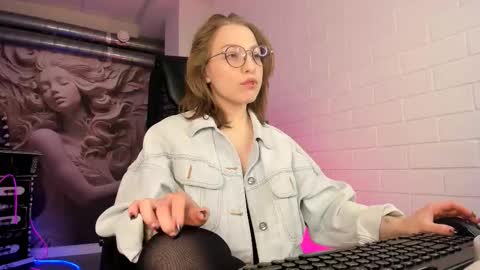 Snapshot of aphexqueen chatting on September 19, 9:22 am APHEX QUEEN online show from September 19, 9:22 am