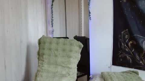 aphrodite__bloom online show from October 17, 7:49 pm