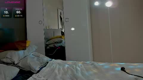 Snapshot of aphroditerobertss chatting on June 17, 3:20 am Aphrodite online show from June 17, 3:20 am