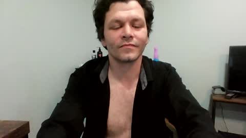 Snapshot of apocalypse_cream chatting on February 24, 8:34 am apocalypse_cream online show from February 24, 8:34 am