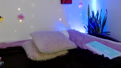 Snapshot of apolo01_ chatting on December 5, 3:50 pm Apolo online show from December 5, 3:50 pm