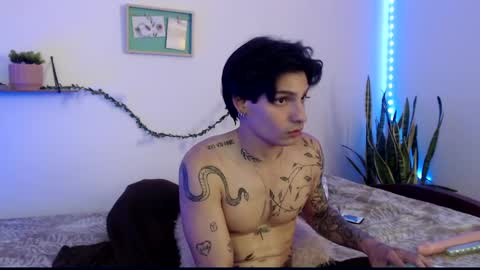 Snapshot of apolo01_ chatting on January 8, 8:29 pm Apolo online show from January 8, 8:29 pm