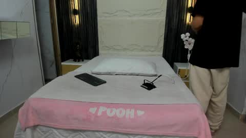   online show from April 7, 2:01 am