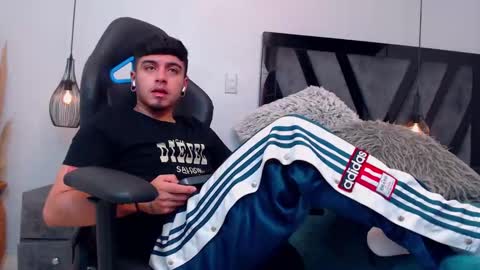 Snapshot of apolo_lopez chatting on October 17, 4:20 pm Apolo online show from October 17, 4:20 pm