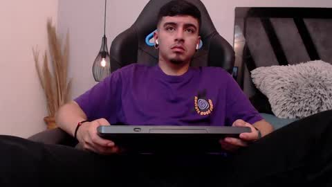Snapshot of apolo_lopez chatting on October 18, 3:57 pm Apolo online show from October 18, 3:57 pm