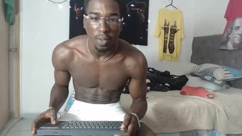 Snapshot of apoloblackbig chatting on October 28, 6:54 pm apoloblackbig online show from October 28, 6:54 pm