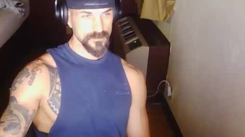 Snapshot of applejaxxx117 chatting on May 22, 3:35 am applejaxxx117 online show from May 22, 3:35 am