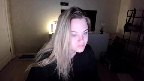 Snapshot of appleyummybuns chatting on November 15, 4:43 am appleyummybuns online show from November 15, 4:43 am