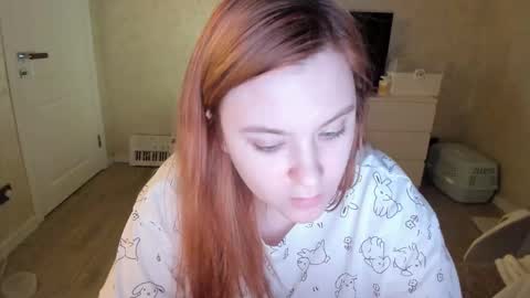 appleyummybuns online show from March 8, 2:04 am