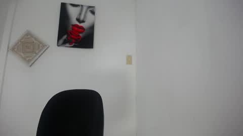 Snapshot of aprhillove chatting on December 17, 7:40 am Aprhillove online show from December 17, 7:40 am