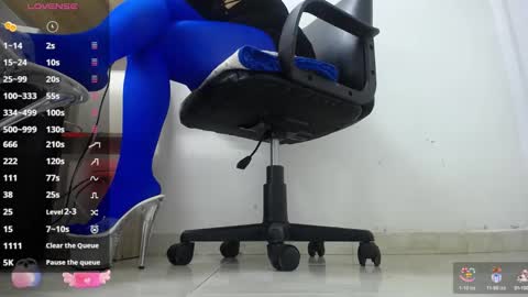 Snapshot of aprhillove chatting on January 28, 6:05 am Aprhillove online show from January 28, 6:05 am