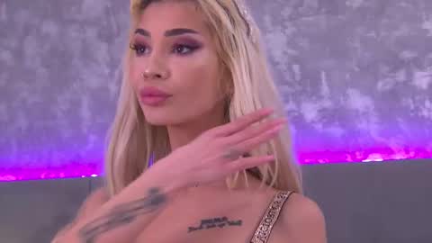 Snapshot of apri_licious chatting on February 2, 9:02 pm April online show from February 2, 9:02 pm