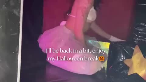   online show from October 27, 12:20 pm