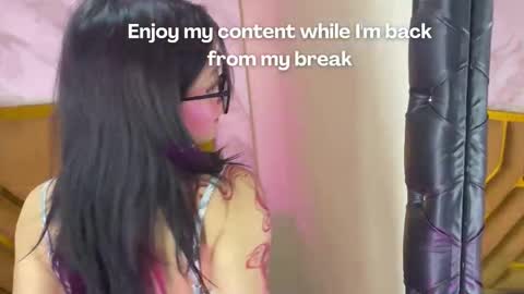 Snapshot of april_bennett chatting on December 20, 12:34 pm online show from December 20, 12:34 pm