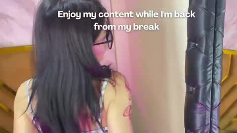 Snapshot of april_bennett chatting on February 7, 11:58 am online show from February 7, 11:58 am