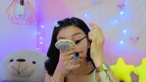 Snapshot of april_bennett chatting on February 19, 1:18 pm online show from February 19, 1:18 pm